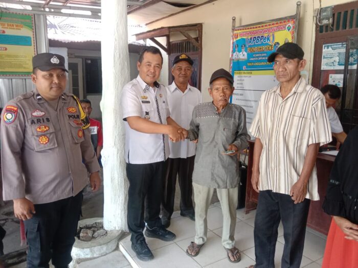 20 KPM di Pekon Pagardewa Sukau Lampung Barat, Terima BLT-DD