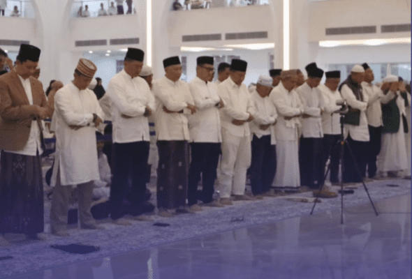 Ketua DPRD Provinsi Lampung, Ahmad Giri Akbar, menghadiri kegiatan Refleksi Akhir Tahun dan Doa Bersama (Istighosah) yang digelar di Masjid Raya Al-Bakrie Lampung