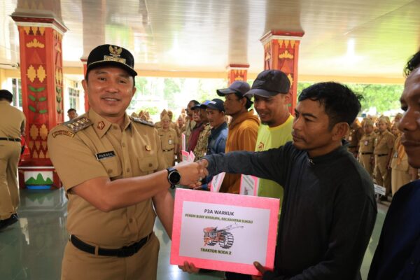 Percepat Swasembada Padi, Pemkab Lambar Salurkan 10 Alsintan